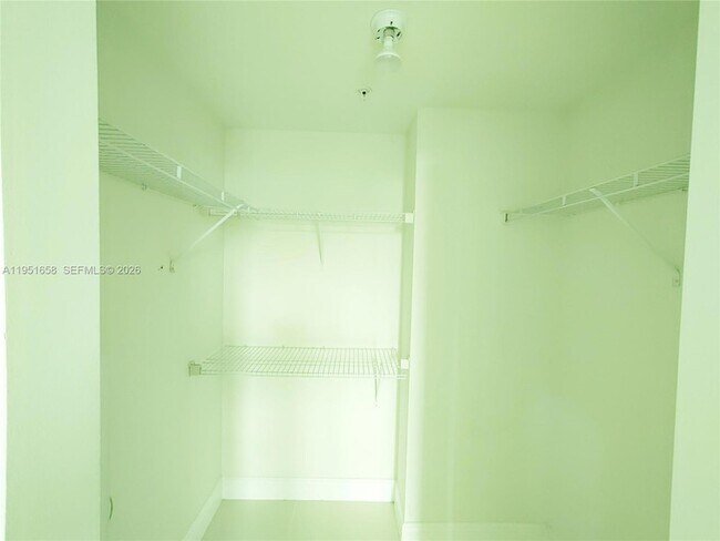 Building Photo - 1871 NW S River Dr