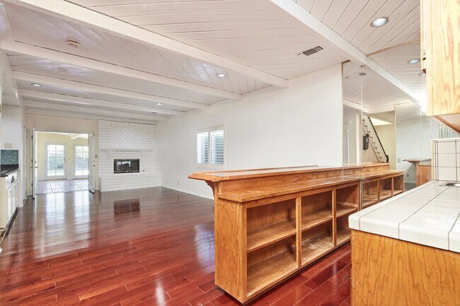 Building Photo - 1430 Lovell Ave