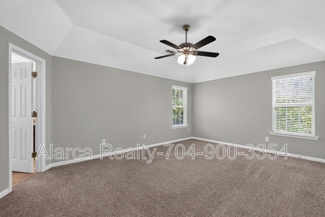 Building Photo - 2041 White Cedar Ln