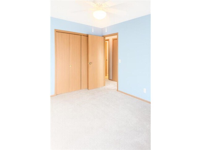 Building Photo - 9 Heights Rd NE