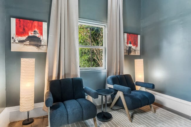 Building Photo - 2850 Hazel Ave