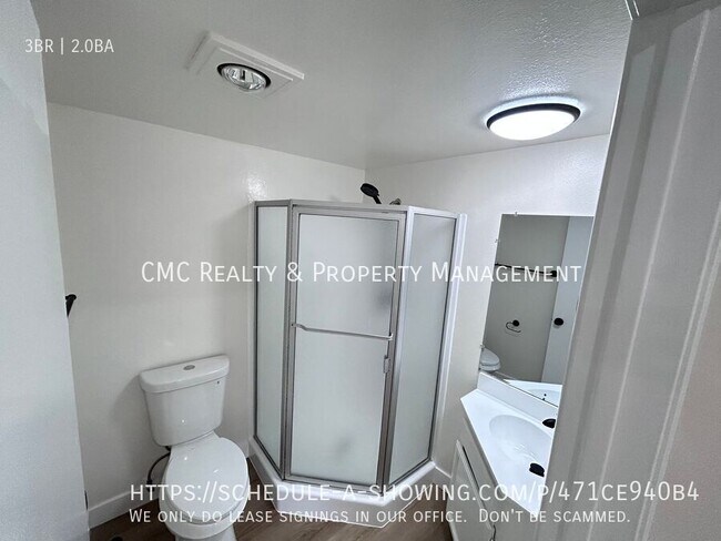 Building Photo - 1580 Park Ave