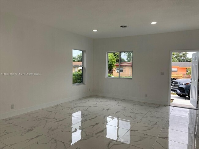 Building Photo - 2305 NW 6th Pl