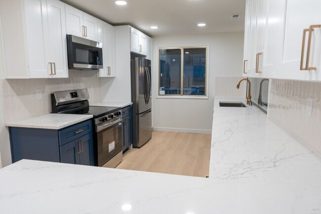 Building Photo - 4015 SW Thistle St