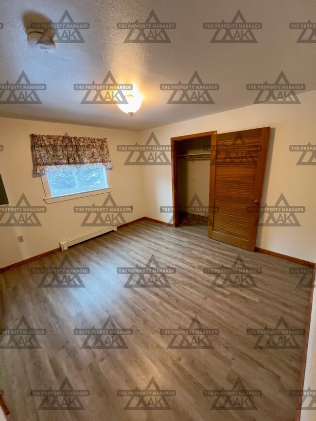 Building Photo - Spacious 3BR, 2.5BA Home off Chena Hot Springs Rd Dog Friendly