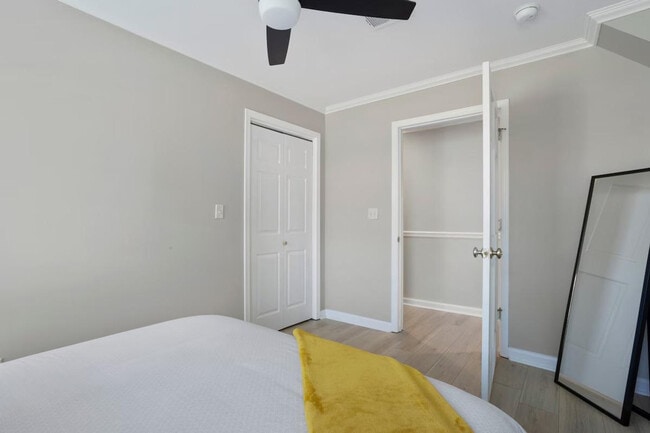 Building Photo - 426 Russell Ave