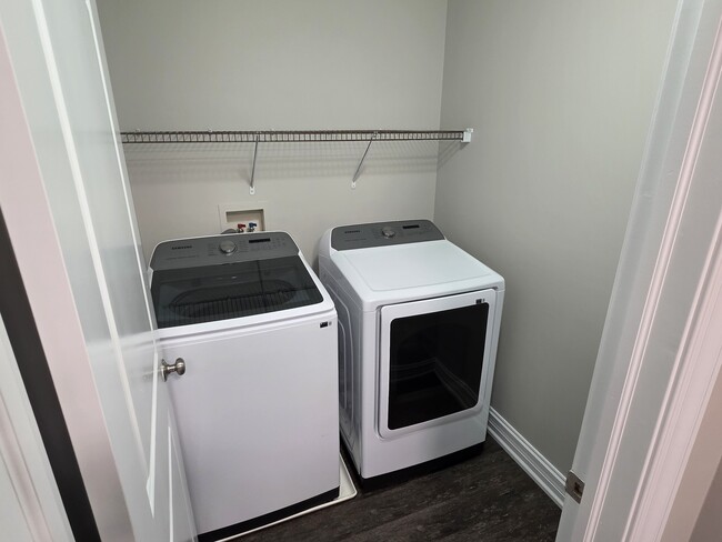 Building Photo - 234 W Kyra Ln