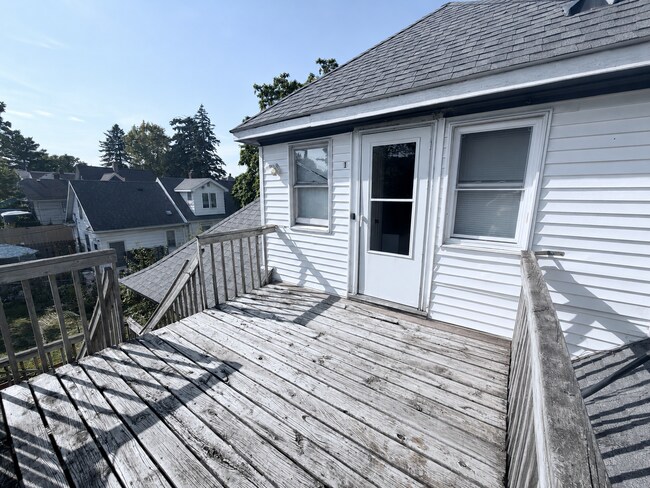 Building Photo - 1056 3rd St E