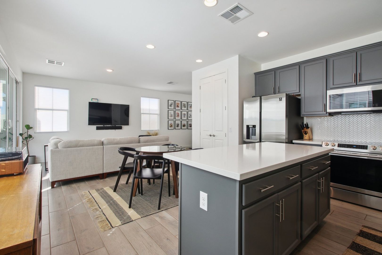 Building Photo - 5464 S Dillon Cir