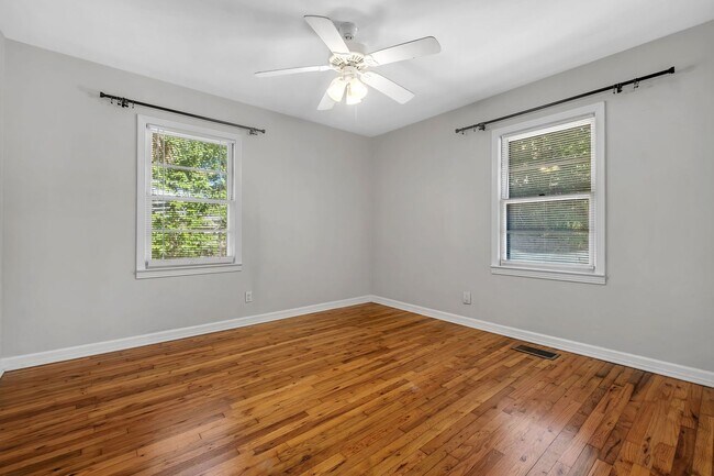 Building Photo - Charming Midtown Tallahassee Duplex