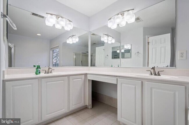 Building Photo - 8648 Royal Worcester Ln