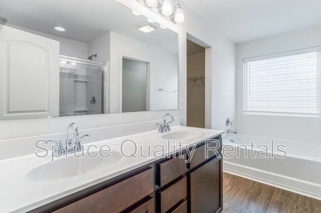 Building Photo - 250 Baybrook Ln