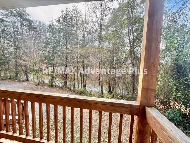 Building Photo - 408 Winston St