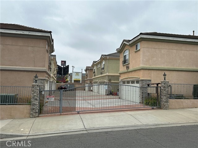 Primary Photo - 705 Muscatel Ave