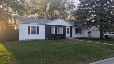 Building Photo - 3 Bedroom home with 2 car detached garage