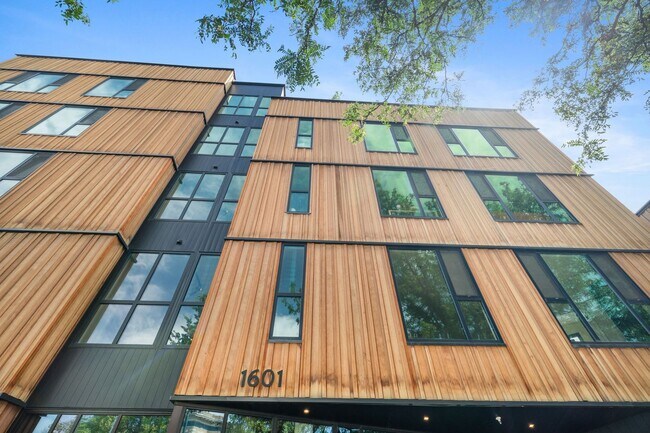 Building Photo - 1601 Park Ave