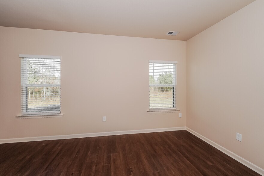 Building Photo - 112 Clover Ln