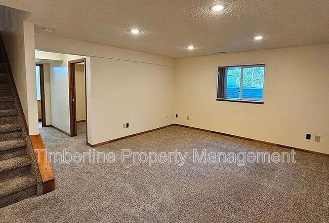 Building Photo - 7045 Sproul Ln