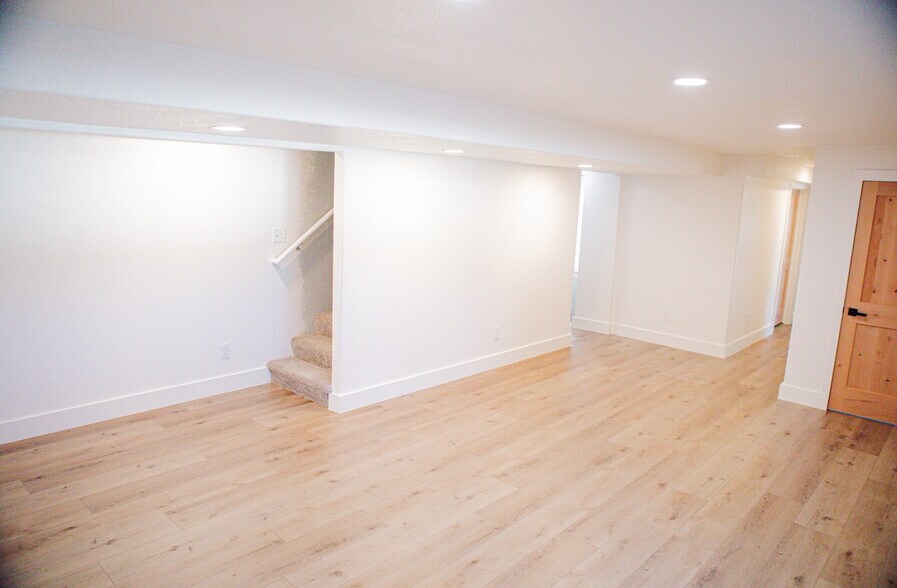 Building Photo - 338 Alder Ave