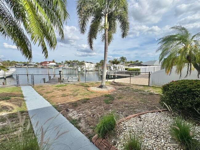 Building Photo - 6316 Lake Sunrise Dr