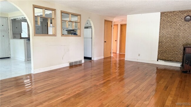 Building Photo - 2547 William St