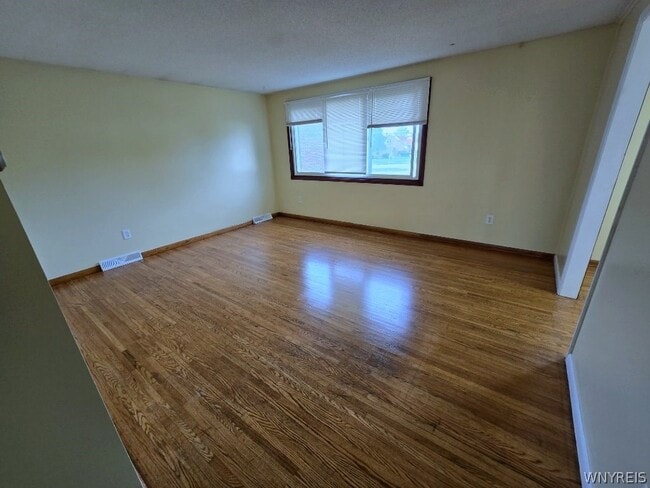 Building Photo - 9 Floreis Ct