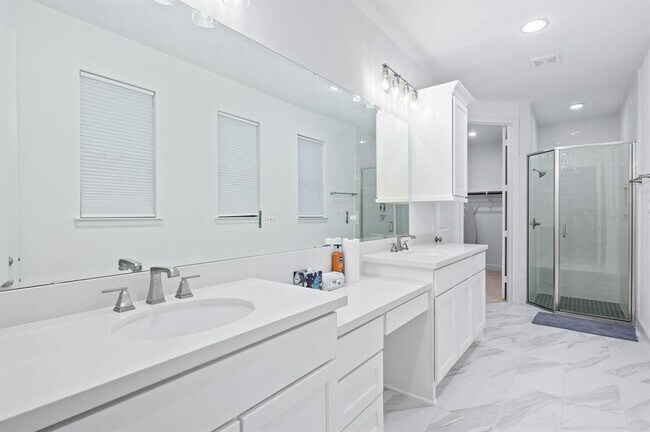 Building Photo - 6618 Mirabeau Ln
