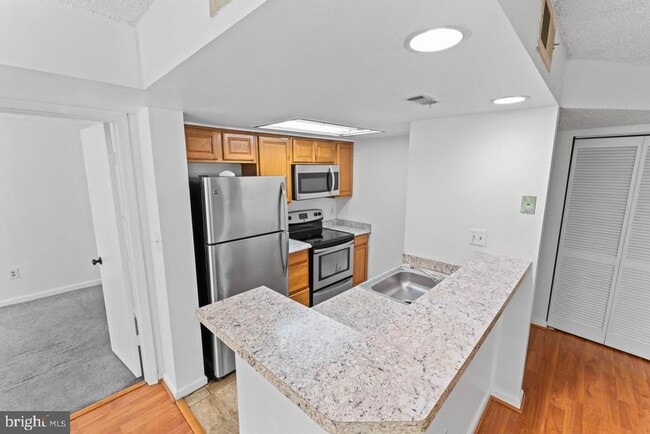 Building Photo - 1013 Fallcrest Ct
