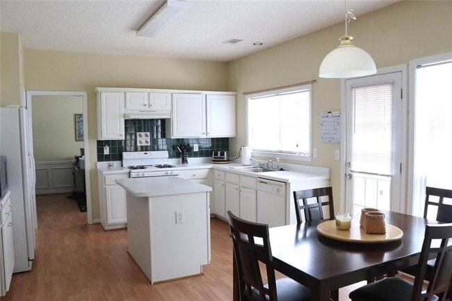 Building Photo - 2165 Chattahoochee Dr NW