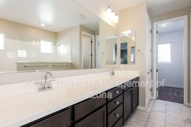 Building Photo - 852 W Park Ave