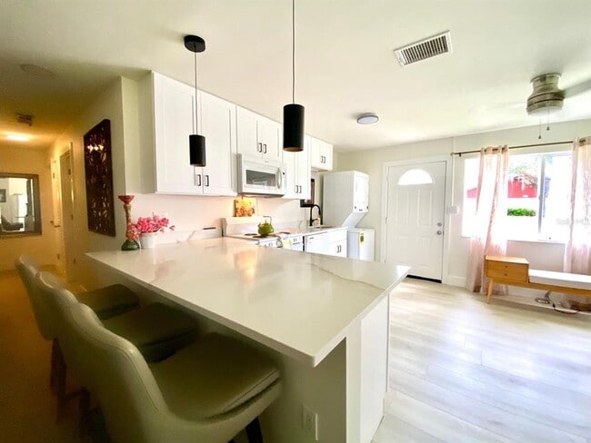 Building Photo - 415 Mapleway