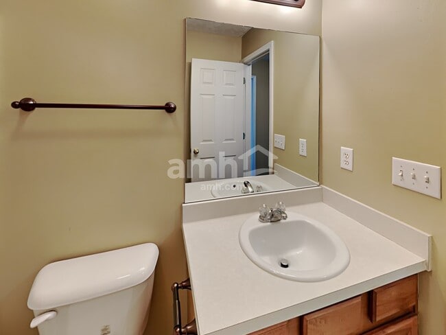 Building Photo - 906 Grand Oak Drive