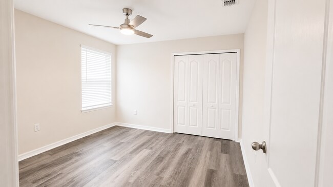 Building Photo - Beautiful Corner-Unit Townhome in a Gated Community!
