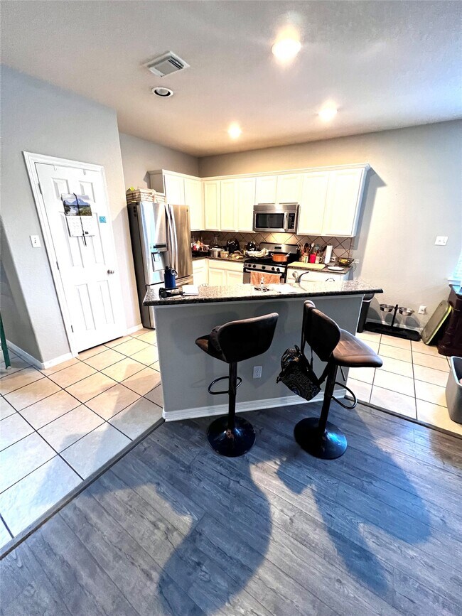 Building Photo - 422 Abbey Ln