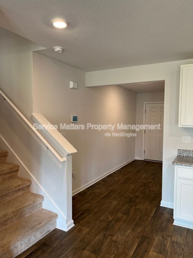 Building Photo - 7571 Oak Lake Blvd