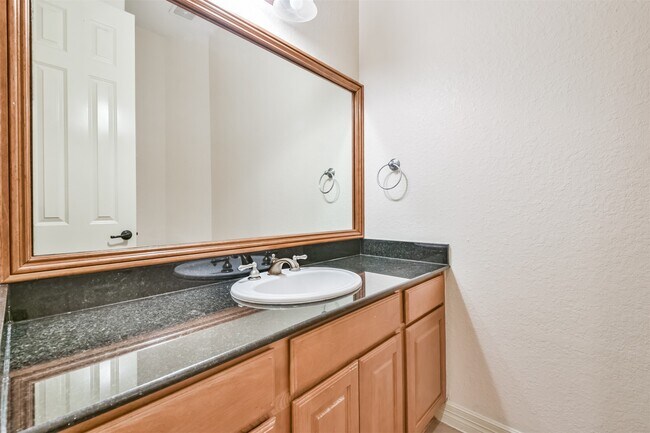 Building Photo - 2 Sagestone