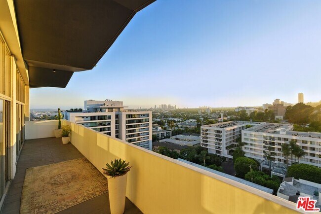 Building Photo - 1155 N La Cienega Blvd