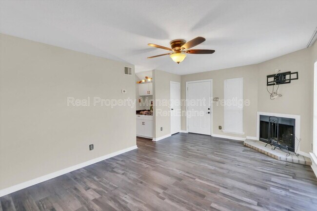 Building Photo - 18617 Egret Bay Blvd