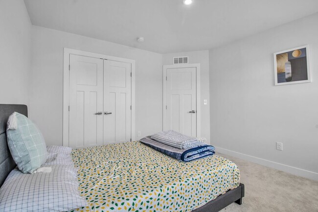 Building Photo - 4966 Brauer Dr