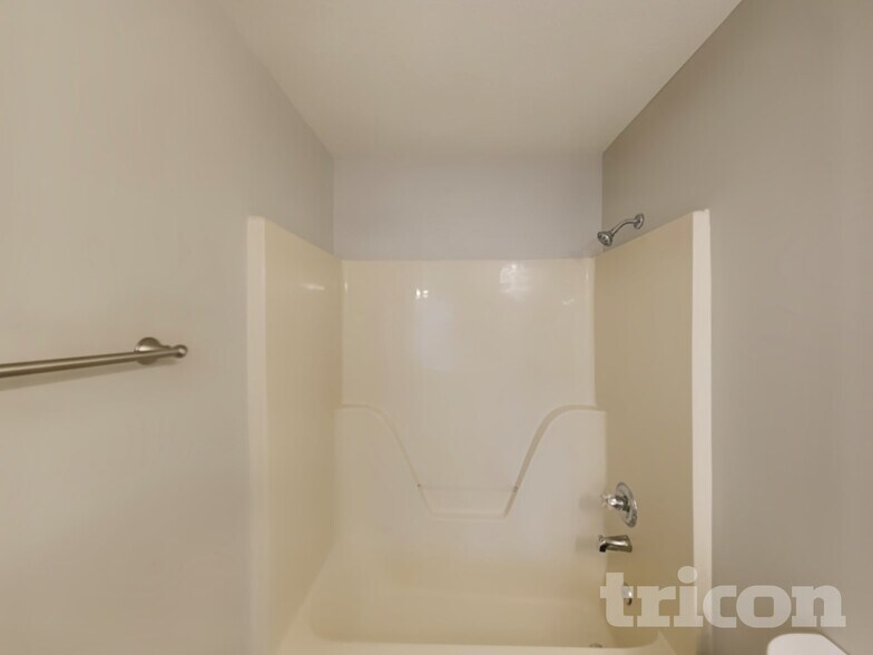 Building Photo - 1013 Heather Dr