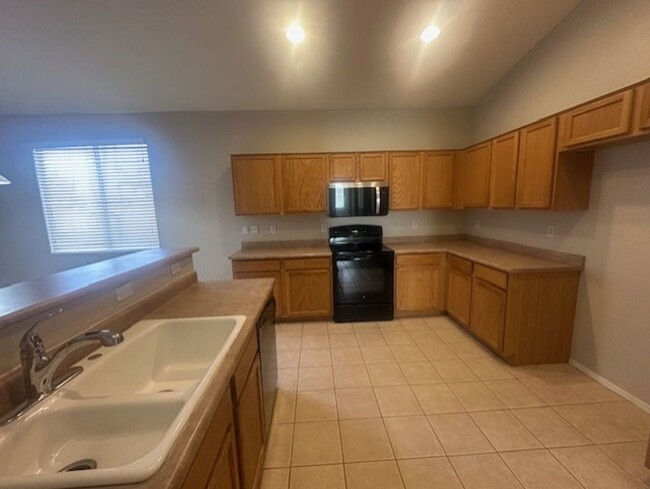 Building Photo - Single level 4 bedroom home in Chandler, w...