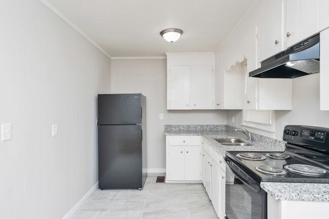 Building Photo - Comfort & Convenience in Northport – 4BR H...