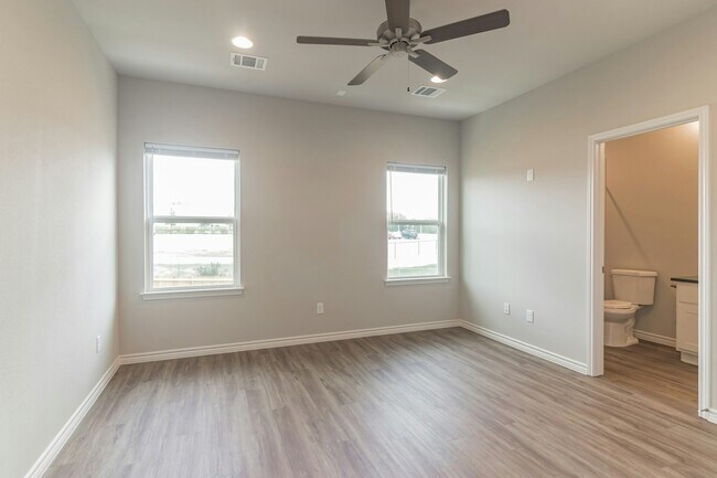 Building Photo - 116 Peruna Dr