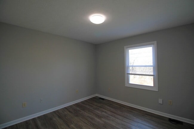 Building Photo - 124 Henry Ct