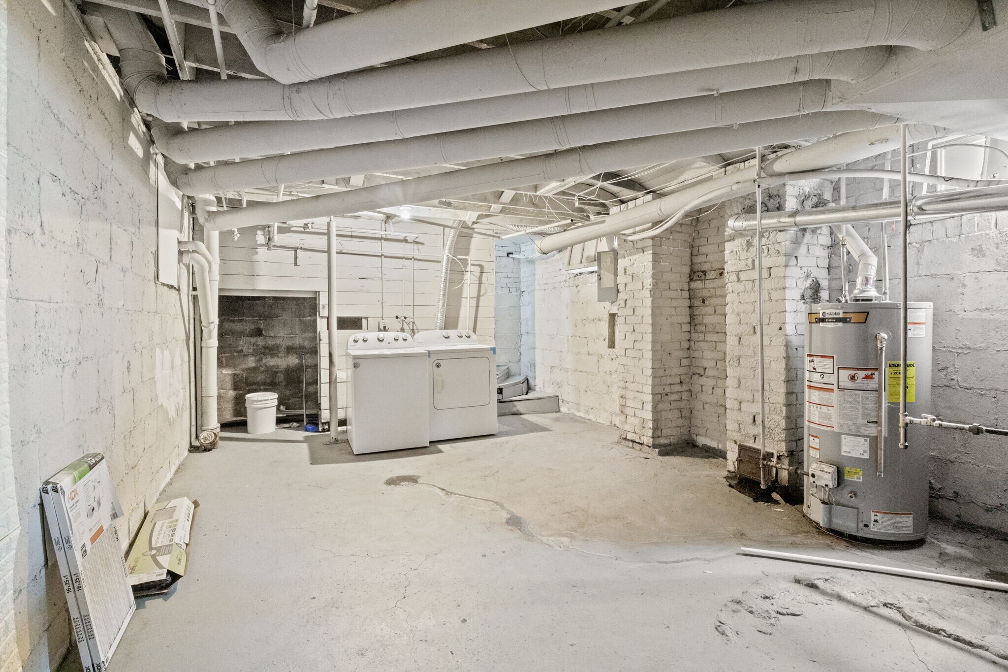 Building Photo - 914 E 22nd St