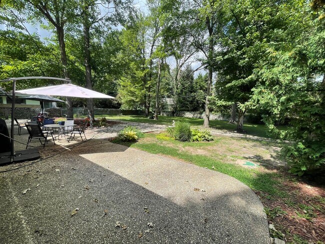 Building Photo - Shelby Twp Custom Ranch- 3 Bedrooms, 2 Bat...