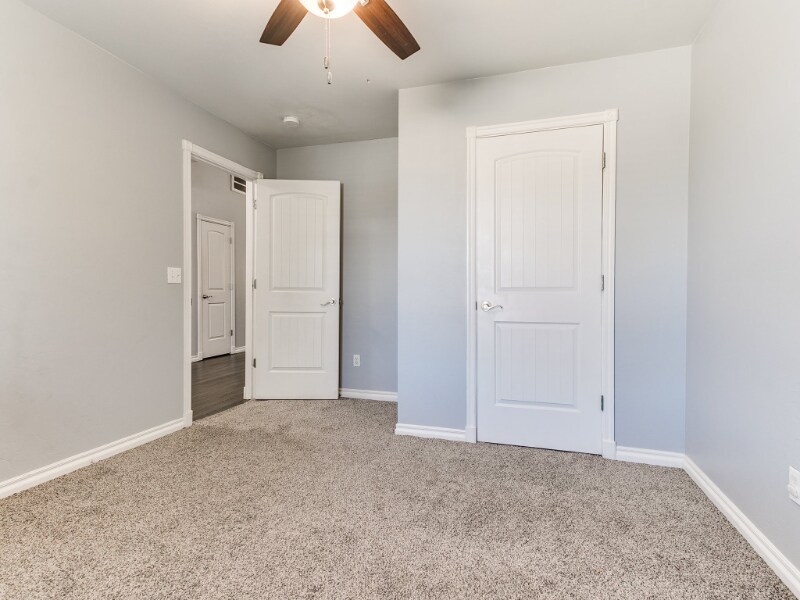 Building Photo - 1112 Bryan Dr