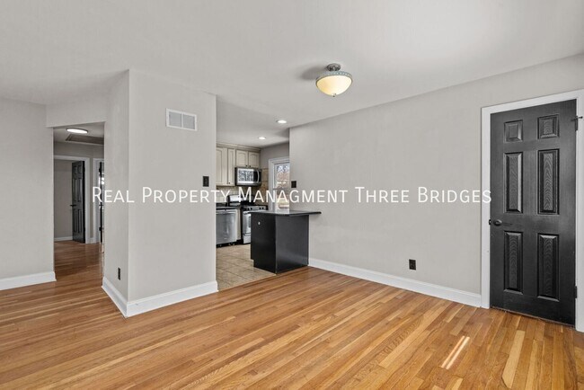 Building Photo - 110 Birchwood Dr