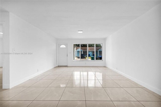 Building Photo - 3 bedroom in Miami Gardens FL 33055