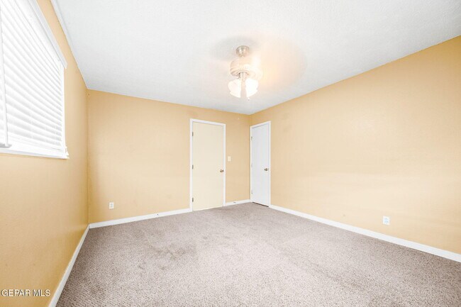 Building Photo - 5656 Kensington Cir